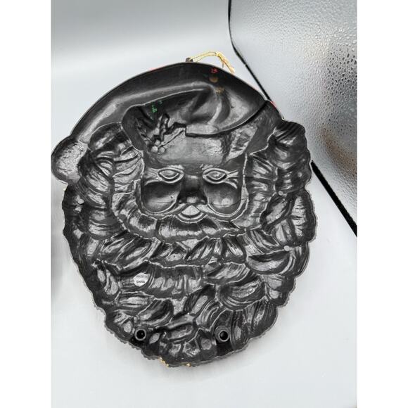Vintage Plastic Santa Face Wall Plaques Gold Beard Christmas Decorations Pair - Picture 5 of 6